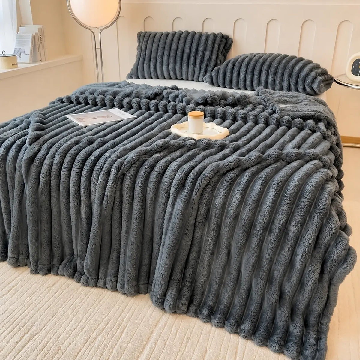 Manta de fleece súper suave con textura de rayas, ligera y decorativa para sofá, cama, sala, oficina o dormitorio todo el año
