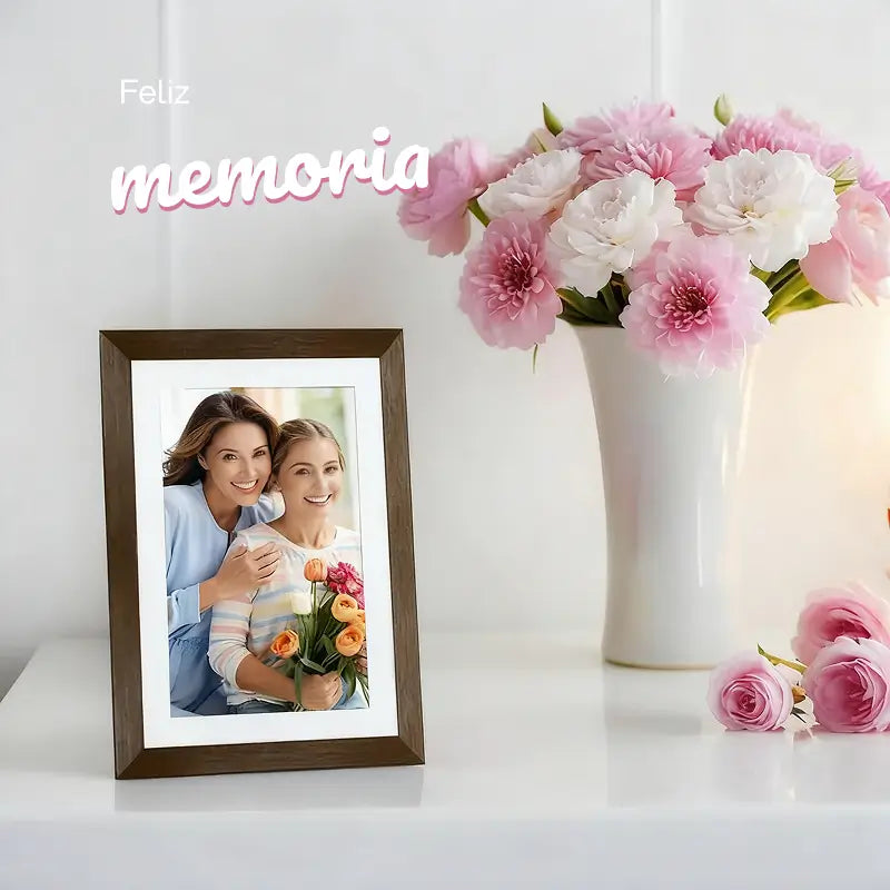 Marco digital Frameo de 25.7cm con moldura de madera, fácil instalación, memoria interna de 32GB para fotos, recuerdos vivos y momentos especiales conservados