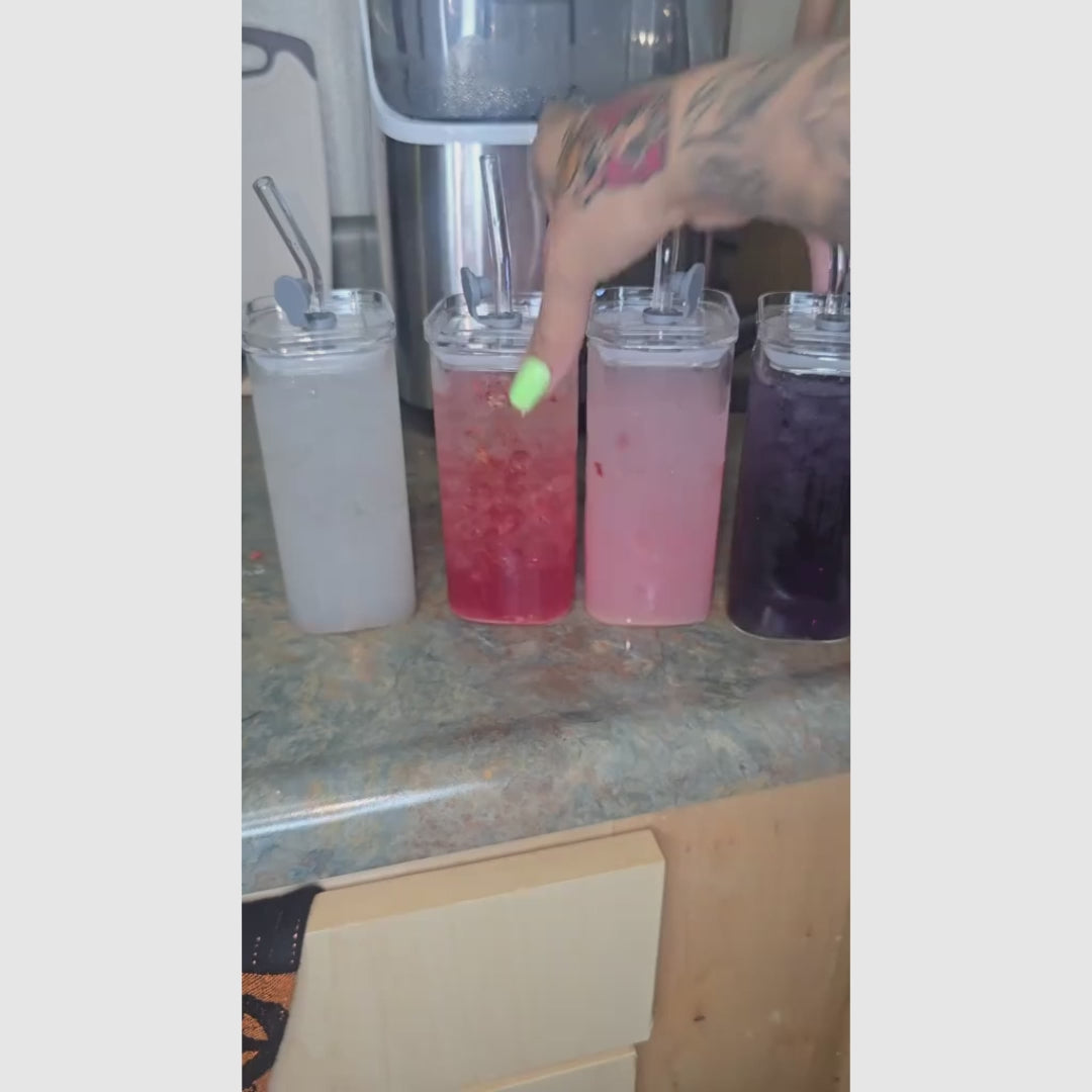 Juego de 4 vasos cuadrados de vidrio de 385 ml, con tapa de plástico y popote de vidrio reutilizable, elegancia moderna y práctico para bebidas