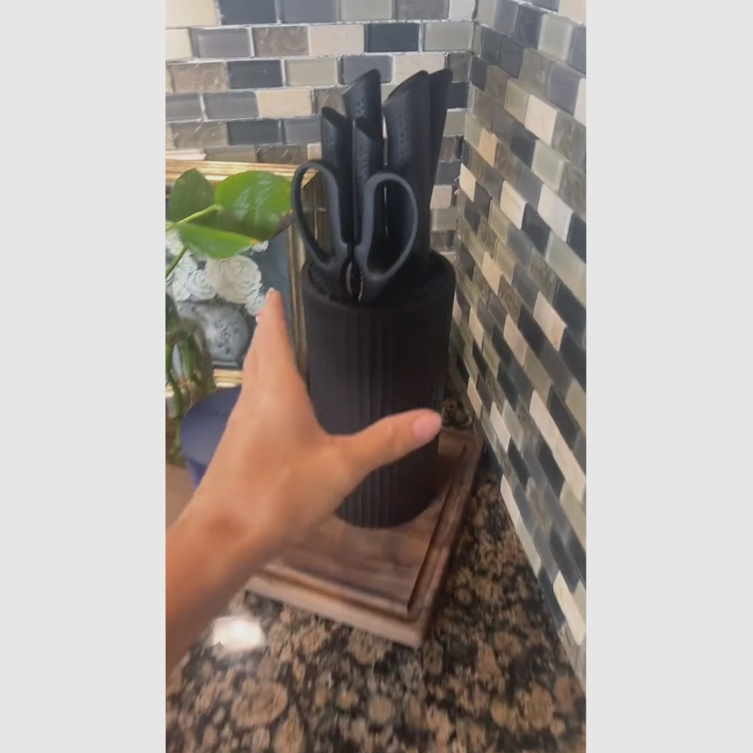 Set de 8 cuchillos de chef profesionales en acero afilado, soporte universal anti óxido, diseño ergonómico y equilibrado para cortar con precisión y comodidad