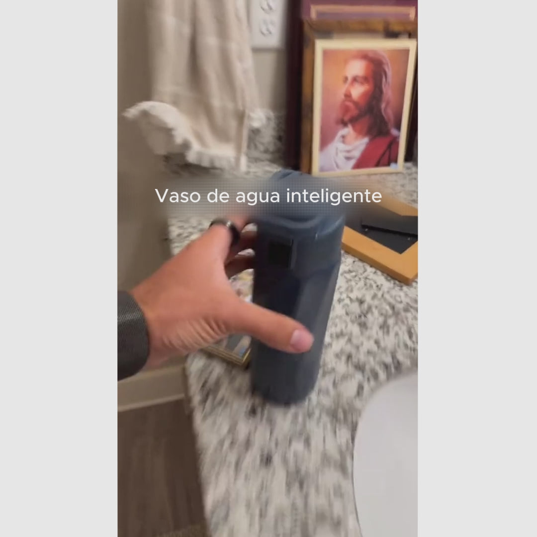 Botella de agua inteligente de acero inoxidable con app, rastrea consumo, envía recordatorios de hidratación, ideal para viajes y control de líquidos diario